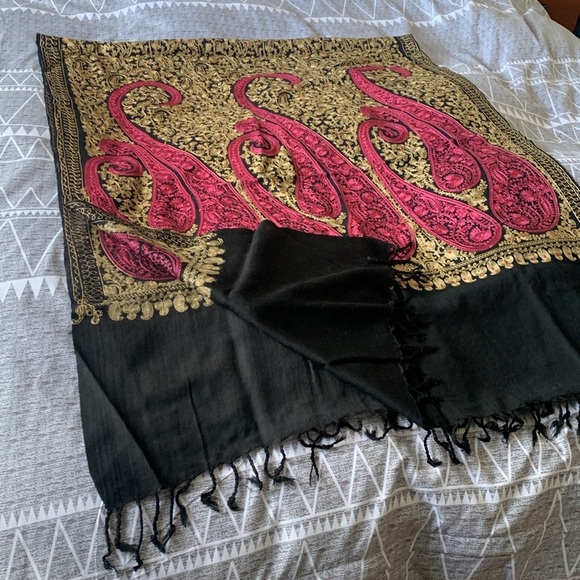 Accessories - Beautiful Shawl